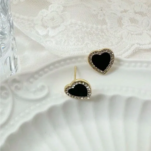 Luxe Romantic Black Heart Studs - Picture 3 of 4